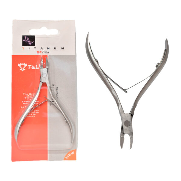 Niper corta cuticula marca Titanium
